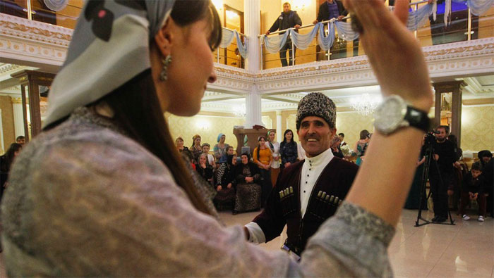 Чеченская свадьба: и серьезная, и веселая